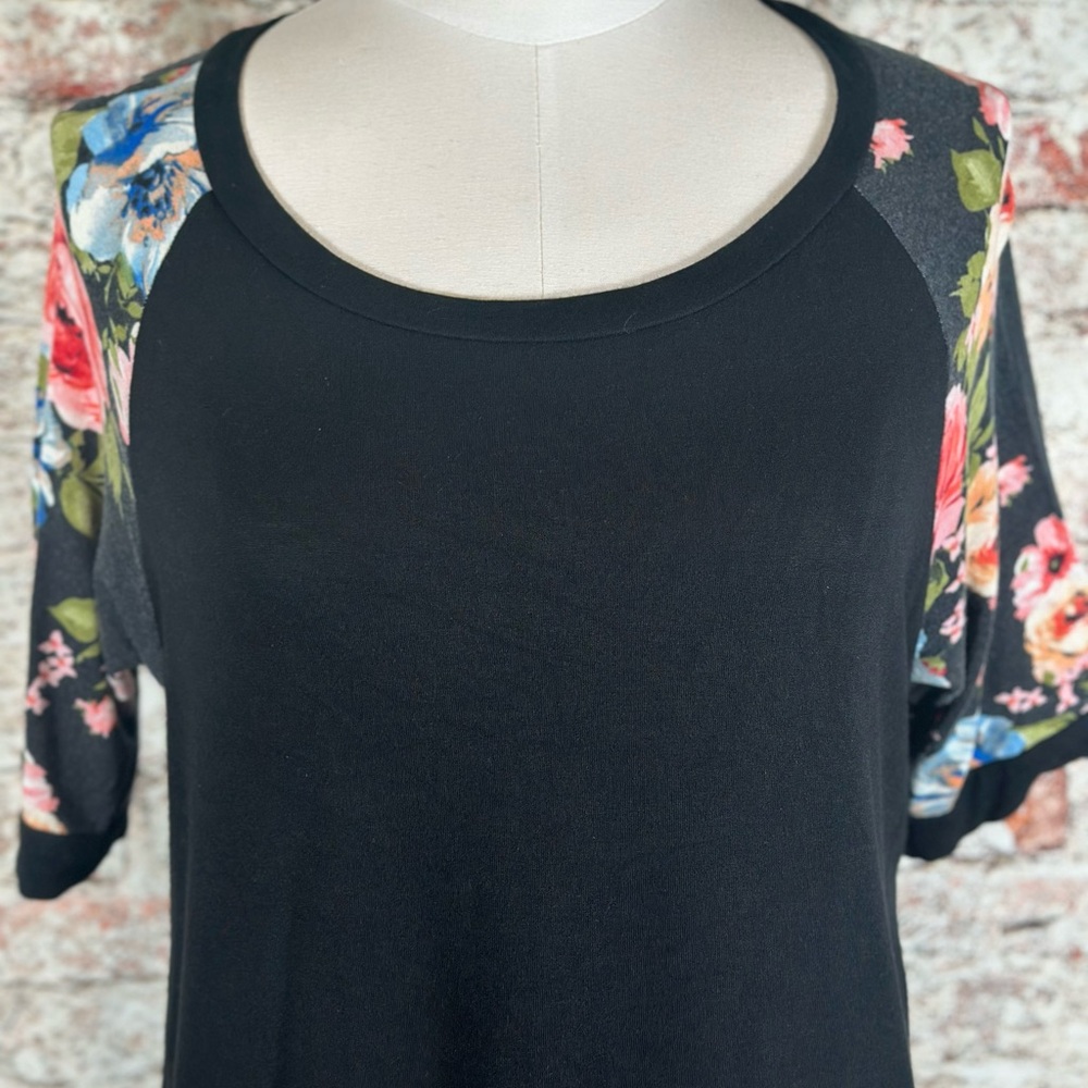 First Look Floral Tee - Picture 3 of 9